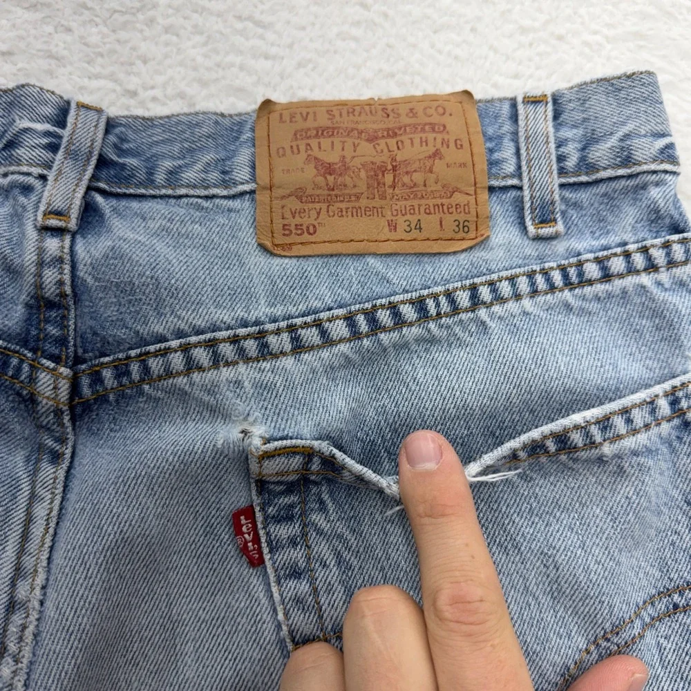 Vintage Levis 550 Relaxed Fit Jeans Mens 34x36 Light Wash Blue Tapered 90s 0550